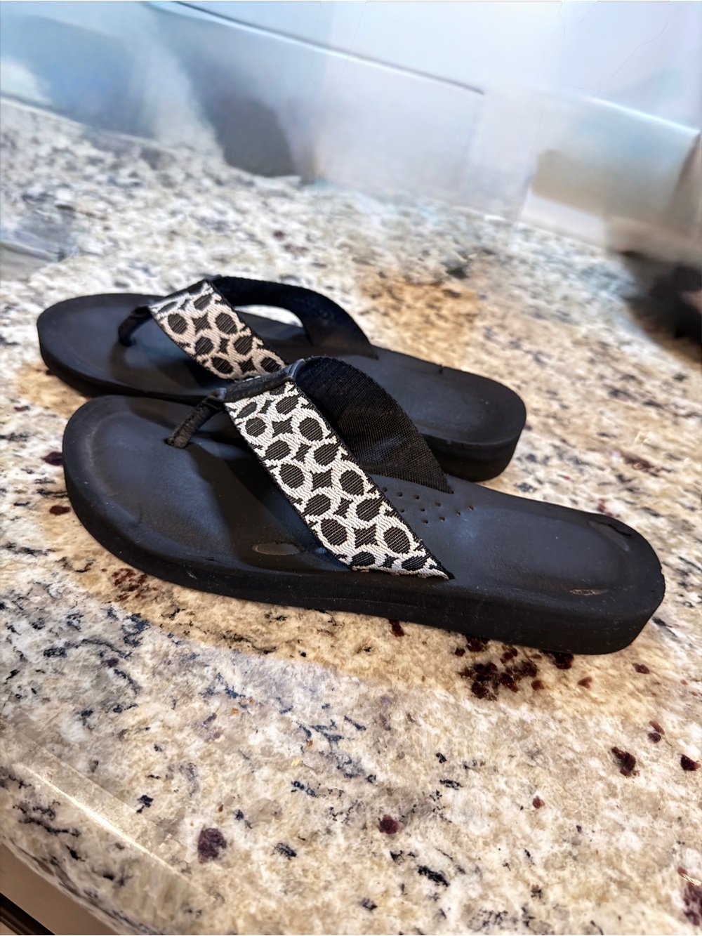 Coach Signature Flip Flop Sandals | Black & White Logo Print | Comfort - Picture 5 of 7